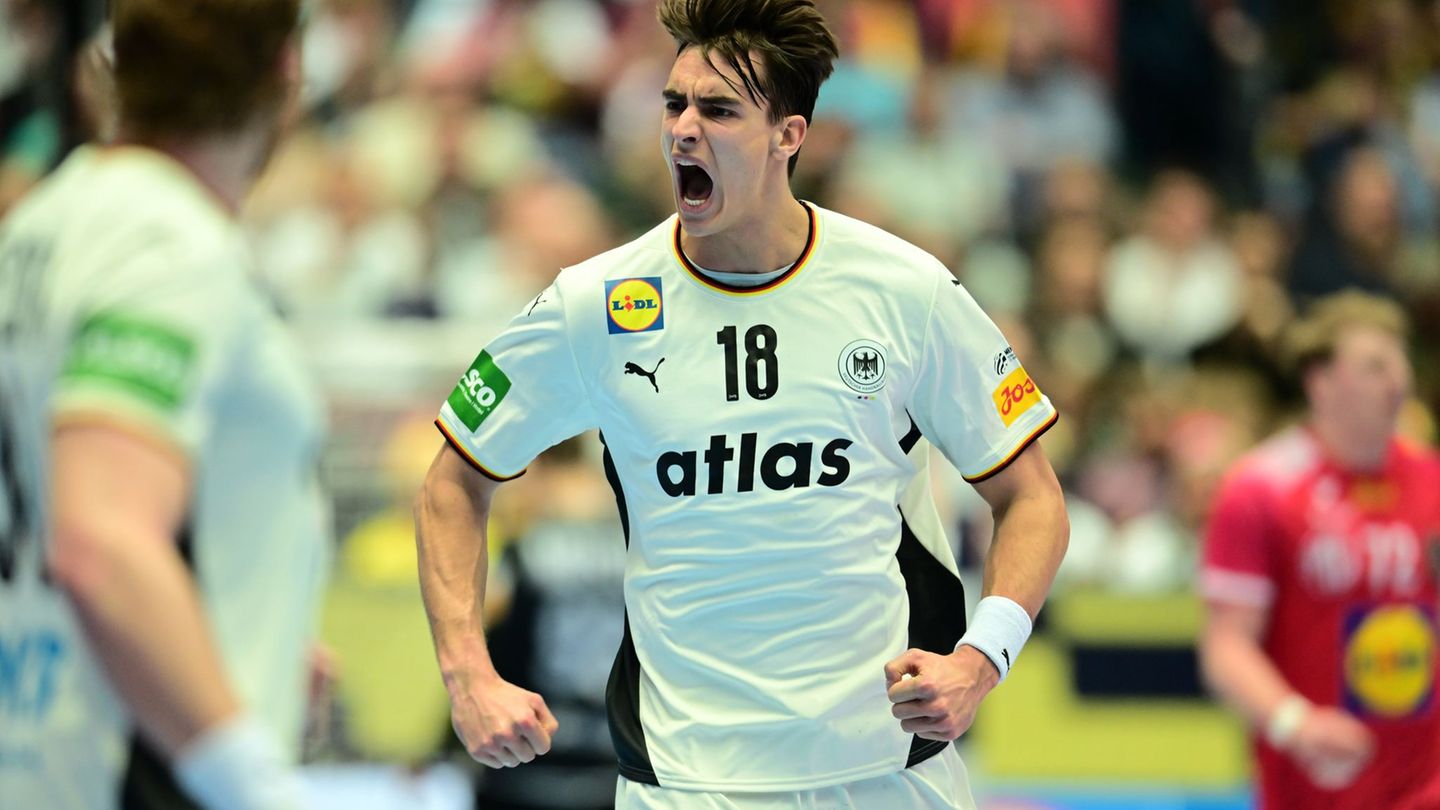 Bundestrainer Alfred Gislason setzt im Angriff und in der Abwehr auf Julian Köster. Foto: Sina Schuldt/dpa