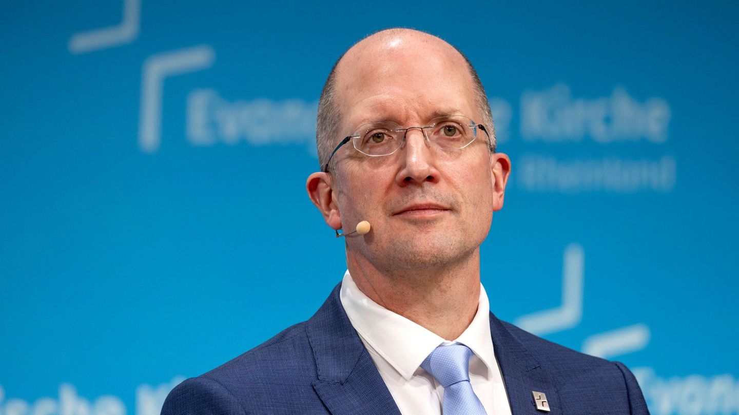 Die rheinische evangelische Kirche plant eine Finanzstrategie mit Millionen-Einsparungen. (Archivbild) Foto: Thomas Banneyer/dpa