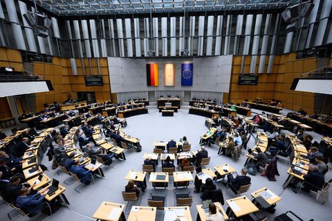 Bei Sitzungen des Berliner Abgeordnetenhauses vergreifen sich Parlamentarier schon mal im Ton. (Archivbild) Foto: Bernd von Jutr