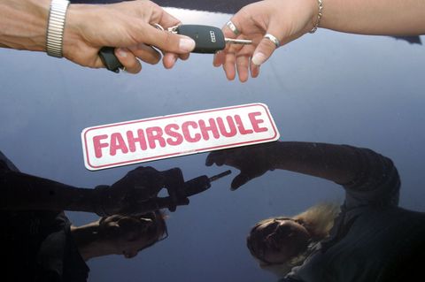 Führerschein machen - oder doch lieber warten, bis alle Autos von selbst fahren? (Symbolbild) Foto: Marcus Führer/dpa