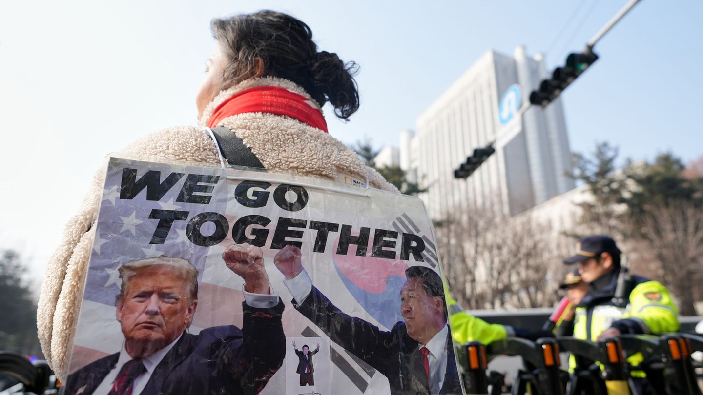 Die Anhänger von Südkoreas Ex-Präsident Yoon Suk Yeol hoffen auf Hilfe von Donald Trump. Foto: Lee Jin-man/AP/dpa