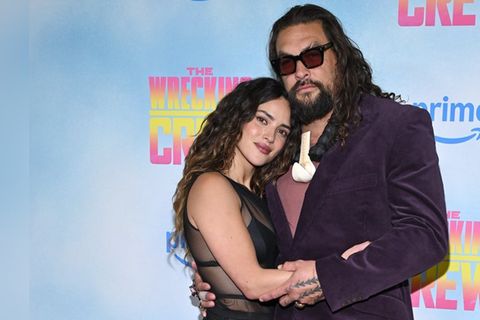 Jason Momoa und Adria Arjona bei der Premiere von "The Wrecking Crew" in New York.