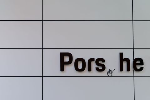 Porsche hat 2025 ein Zehntel weniger Auto verkauft. (Archivbild) Foto: Rolf Vennenbernd/dpa