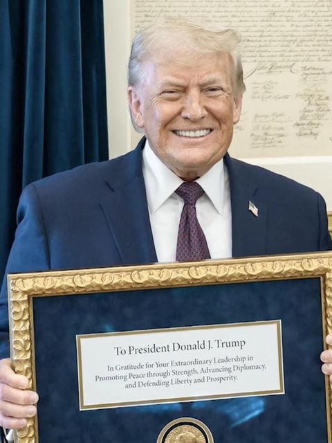 María Corina Machado überreicht Trump Friedensnobelpreis-Medaille