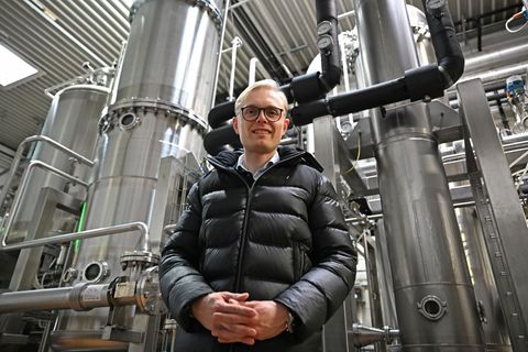 Entalkoholisierter Wein ist für das familiengeführte Unternehmen Trautwein ein wichtiges Standbein. Foto: Michael Brandt/dpa