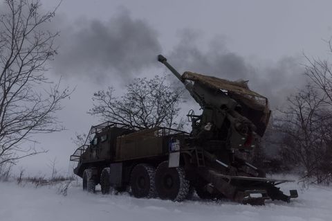 Die ukrainische Armee wehrt sich an der Front im Osten gegen das Vorrücken russischer Truppen. (Archivbild) Foto: Yevhen Titov/A