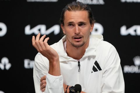 Ein Vorschlag für die Medien? Tennisprofi Alexander Zverev sagt, er würde sich mehr an Fakten halten. Foto: Aaron Favila/AP/dpa