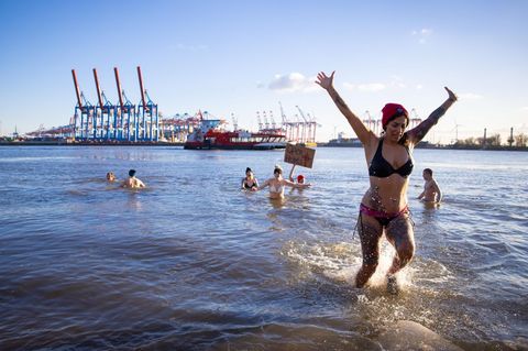 Eisbaden in der Elbe
