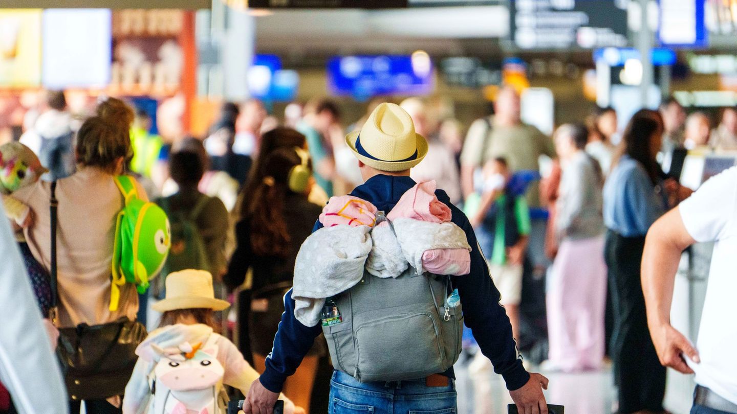 Eine Mehrheit der Menschen in Deutschland plant für 2026 einen längeren Urlaub. (Symbolfoto) Foto: Andreas Arnold/dpa