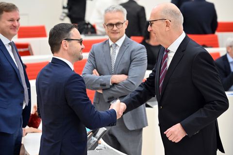 Die SPD von Ministerpräsident Dietmar Woidke und die CDU von Jan Redmann entscheiden in Brandenburg über Koalitionsverhandlungen