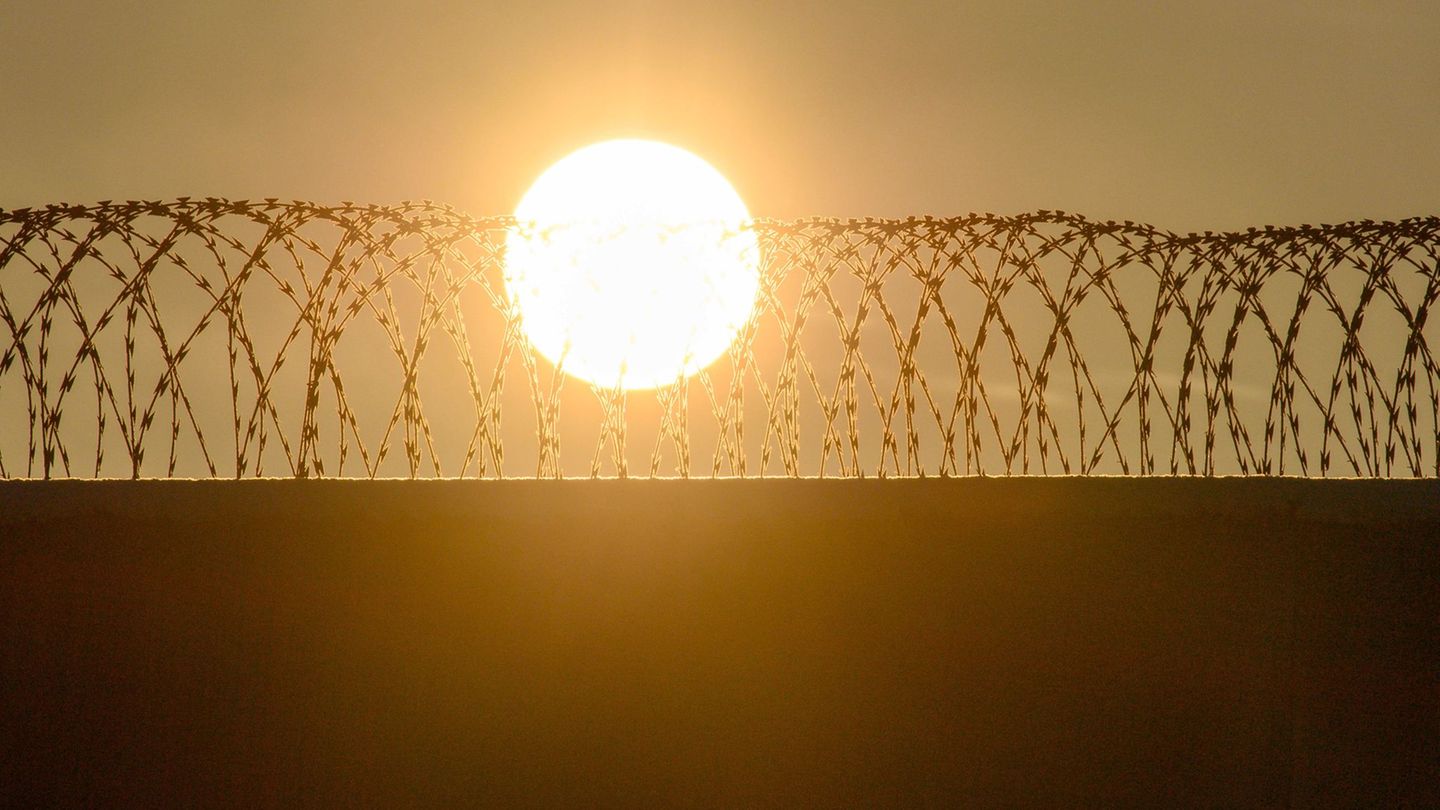 In der Justizvollzugsanstalt Burg ist ein Gefangener tot in seiner Zelle gefunden worden. (Symbolbild) Foto: Klaus-Dietmar Gabbe