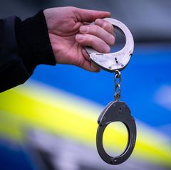 Die beiden mutmaßlichen Islamisten sitzen nach ihrer Festnahme in Frankfurt am Main in Untersuchungshaft