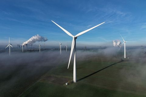 In Nordrhein-Westfalen gingen allein im vergangenen Jahr 259 neue Windräder in Betrieb. (Symbolbild) Foto: Henning Kaiser/dpa