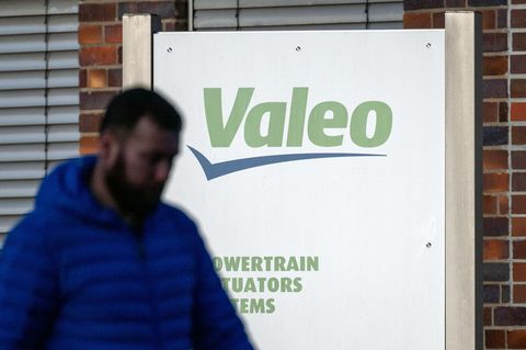 Der Automobilzulieferer Valeo baut an mehreren Standorten Stellen ab. Foto: Pia Bayer/dpa