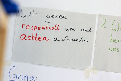 Ein Aktionstag im Mai soll den gesellschaftlichen Zusammenhalt feiern. (Symbolbild) Foto: Jens Kalaene/dpa