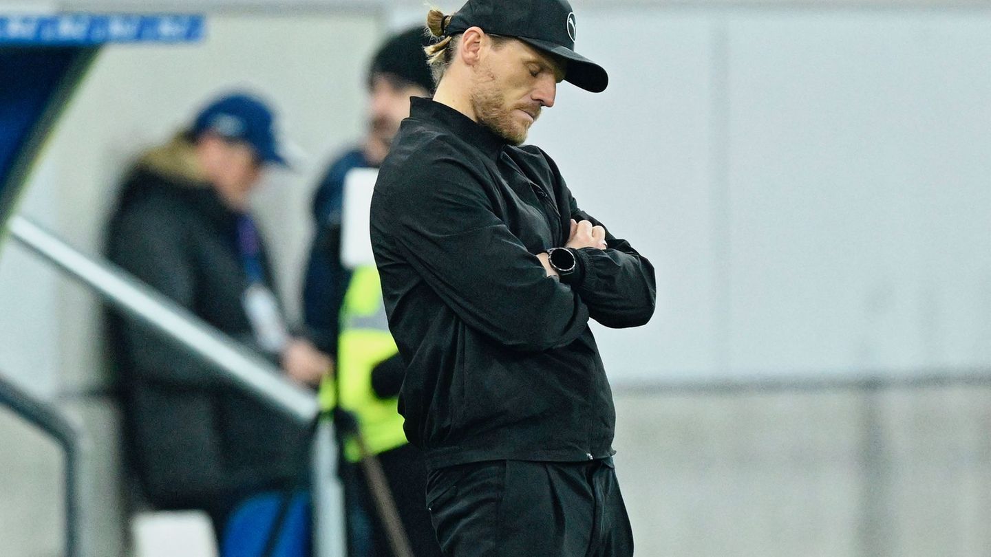 "Man hat gesehen, dass ich verärgert war." Gladbach-Trainer Eugen Polanski während der 1:5-Niederlage in Hoffenheim. Foto: Uwe A