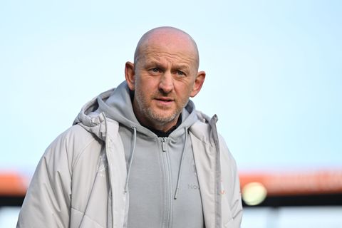 Kaiserslauterns Trainer Torsten Lieberknecht steht mit seinem Team gleich zum Jahresauftakt unter Druck. (Archivbild) Foto: Swen