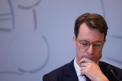 Nordrhein-Westfalens Ministerpräsident Hendrik Wüst (CDU) will die geplanten Gesetzesänderungen seiner Regierung zur Kinderbildu