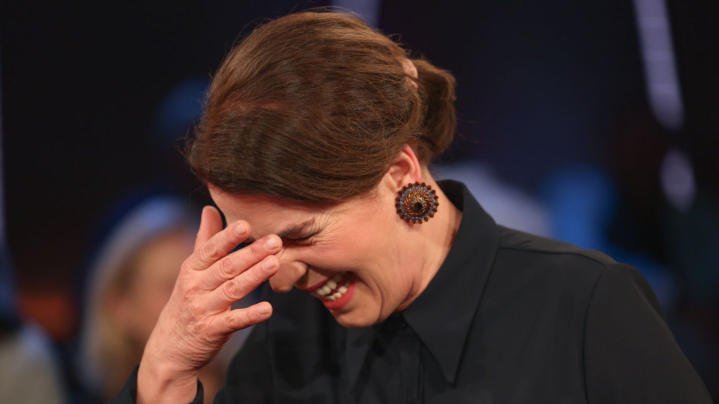 Fernsehen: Witzige Schminkpanne mit Susanne Daubner im "Morgenmagazin"