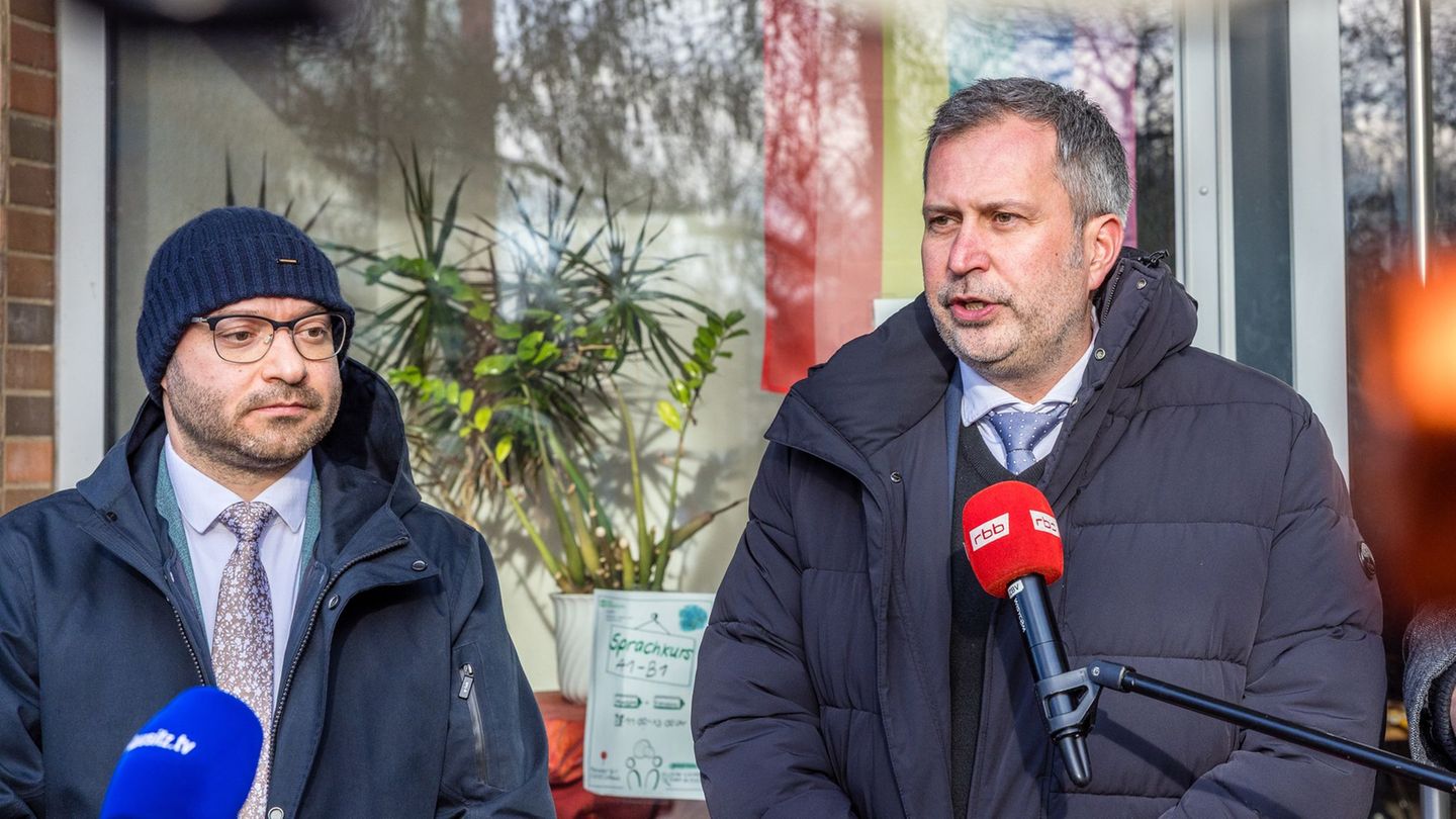 Brandenburgs Innenminister René Wilke (l) und der Cottbuser OB Tobias Schick (beide SPD) berieten über Konsequenzen aus Gewaltvo