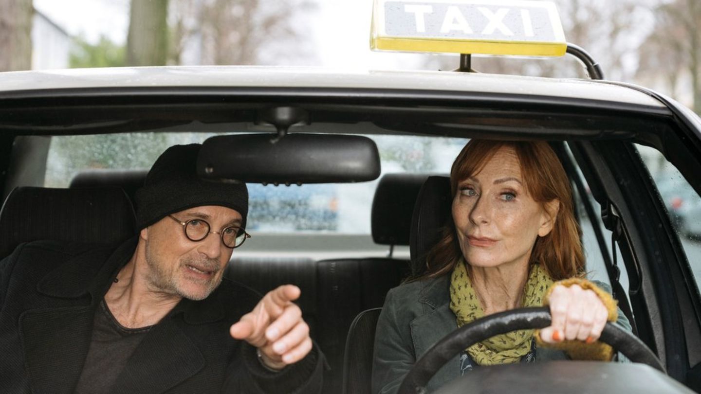"Ein Taxi für zwei": Gregor (Christian Berkel) und Elke (Andrea Sawatzki) streiten im Taxi.
