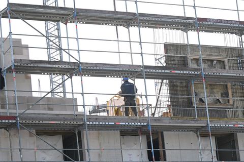 Um den Wohnungsbau voranzubringen, wollen die Nordländer Bürokratie weiter abbauen. (Symbolbild) Foto: Bernd Weißbrod/dpa