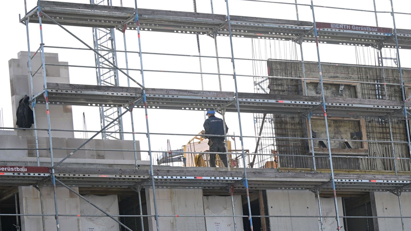Um den Wohnungsbau voranzubringen, wollen die Nordländer Bürokratie weiter abbauen. (Symbolbild) Foto: Bernd Weißbrod/dpa