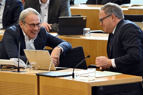 Innenminister Georg Maier (SPD) und Ministerpräsident Mario Voigt können lachen. Die AfD scheiterte mit einem Landtags-Antrag, M