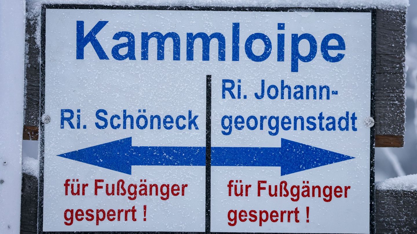 Wegen Tauwetters ist die Kammloipe im Erzgebirge nur noch eingeschränkt nutzbar. (Symbolbild) Foto: Jan Woitas/dpa