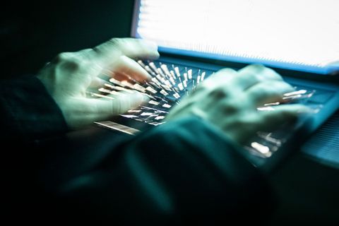 Ein mutmaßlicher Hackerangriff hat die Stadtverwaltung in Heinsberg lahmgelegt. (Symbolbild) Foto: Philip Dulian/dpa