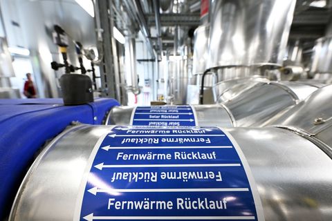 In Berlin und Teilen von Brandenburg wird auch in vielen neuen Wohngebäuden mit Fernwärme geheizt. (Archivfoto) Foto: Soeren Sta