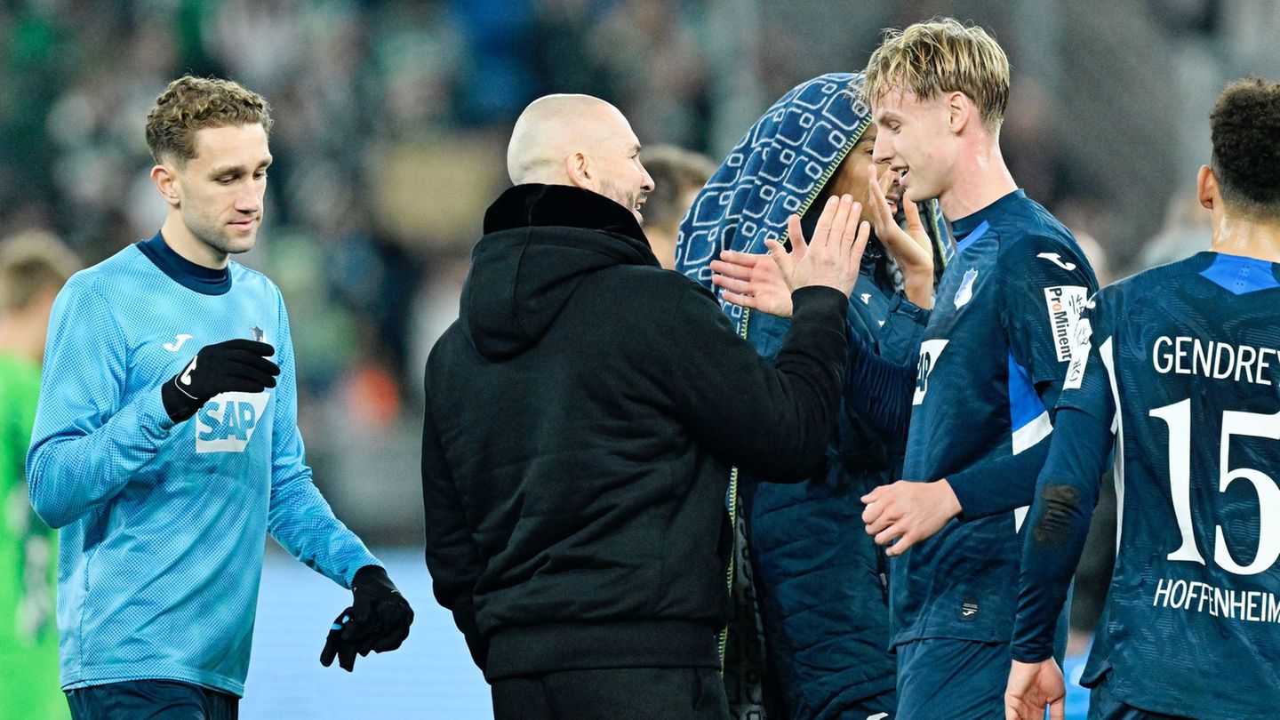 Christian Ilzer und seine Spieler wollen auch gegen Leverkusen wieder jubeln. Foto: Uwe Anspach/dpa