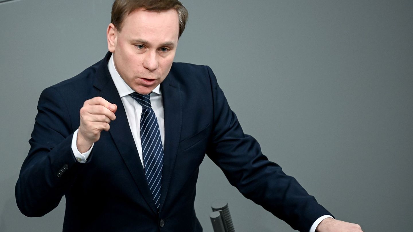 Der ehemalige CSU-Bundestagsabgeordnete Volker Ullrich will in Karlsruhe gegen das neue Bundestagswahlrecht klagen. (Archivbild)