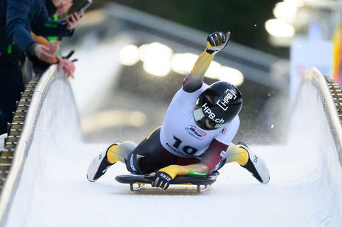 Jacqueline Pfeifer (Deutschland) jubelt nach dem Sieg beim Weltcup-Finale. Foto: Robert Michael/dpa
