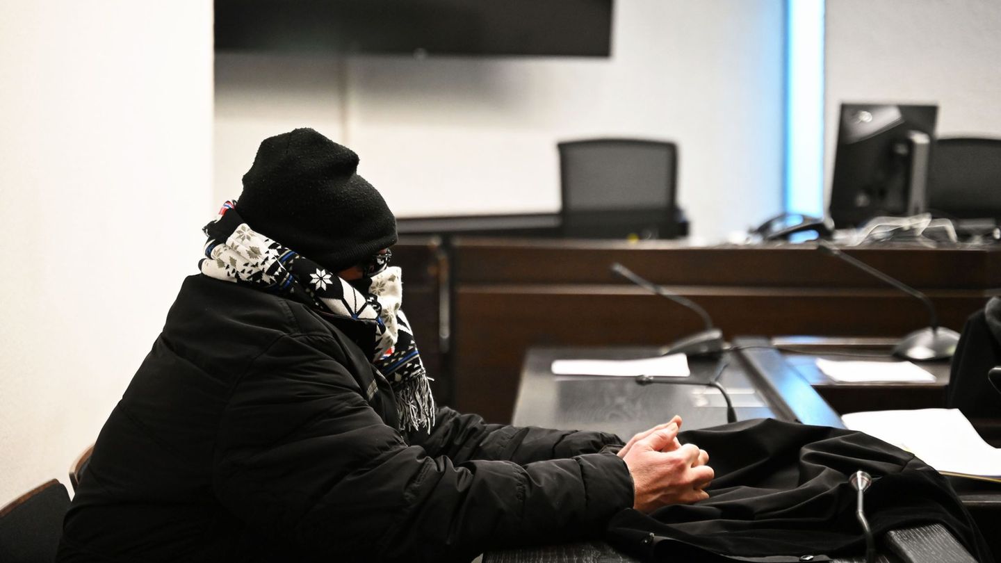 Der Polizist aus Fellbach (Rems-Murr-Kreis) war wegen versuchter Anstiftung zum Totschlag an seinem Vorgesetzten vor dem Landger