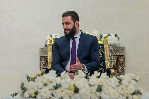 Der syrische Übergangspräsident Ahmed al-Scharaa in Syrien.