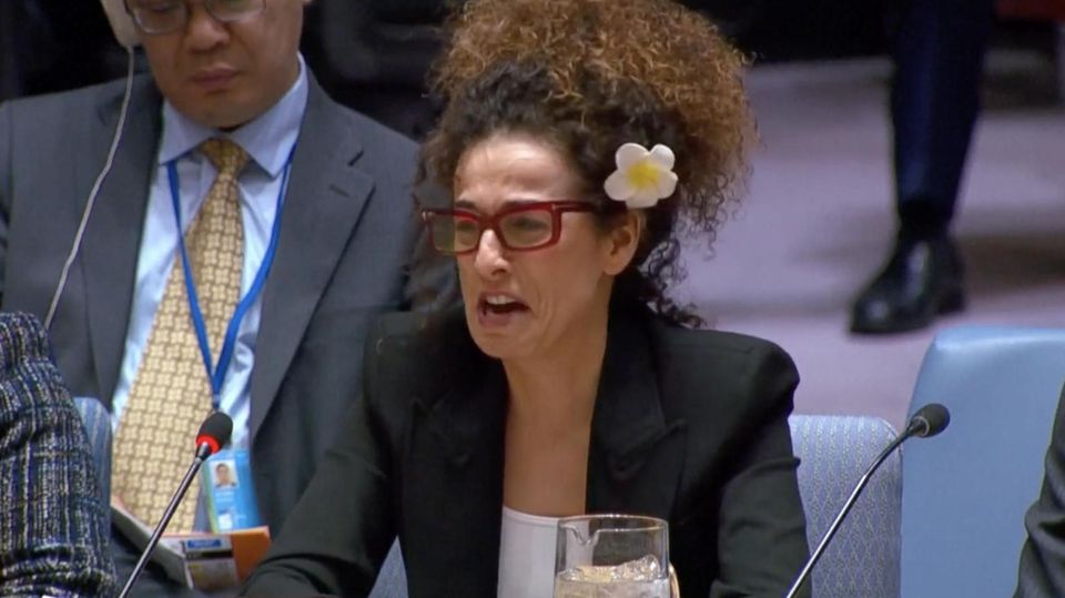 Iranische Journalistin berichtet über Protest-Opfer – und bricht in Tränen aus