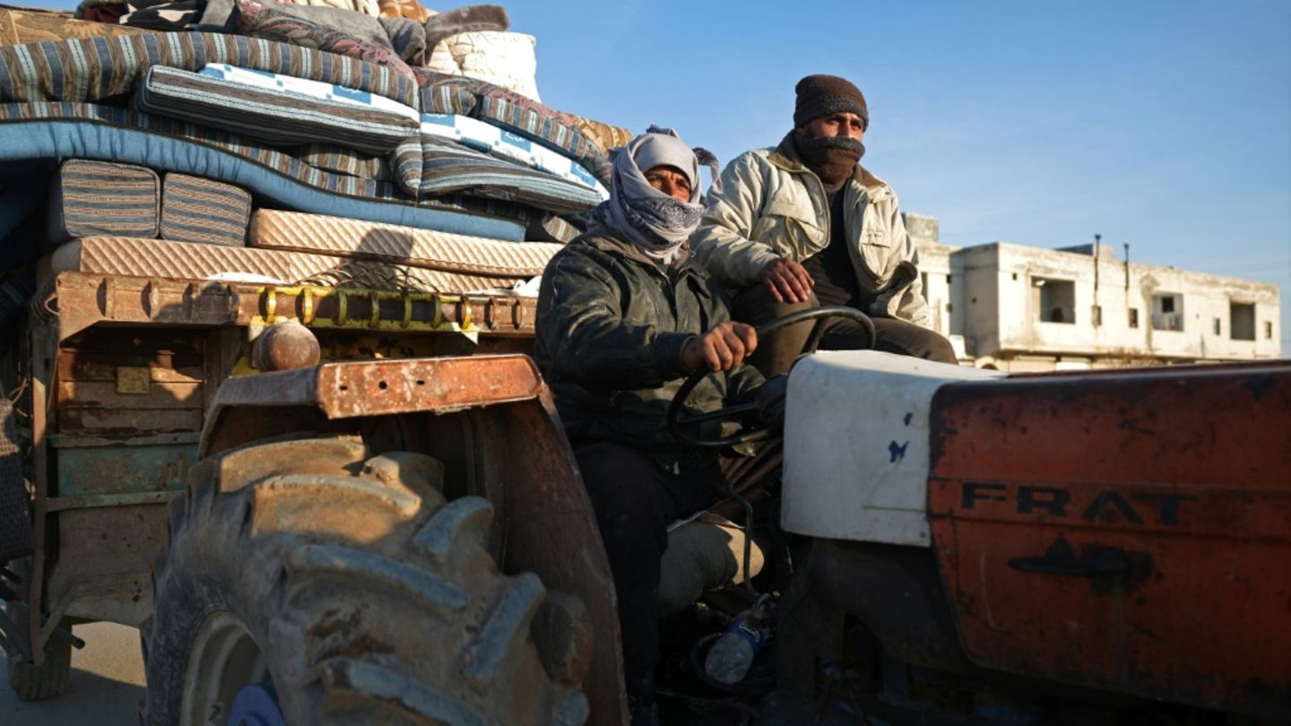 Flüchtende Zivilisten östlich von Aleppo