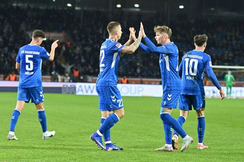 Klare Sache: Magdeburg jubelt in Braunschweig. Foto: Swen Pförtner/dpa