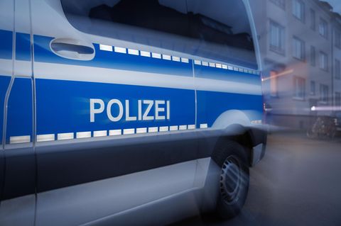Die Polizei in Osnabrück entfernte Transparente und Gegenstände an der Skulptur sehr schnell