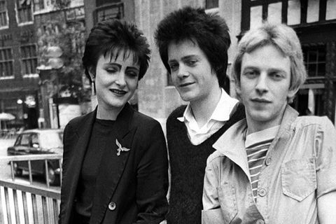 Kenny Morris (Mitte) und die Gründungsmitglieder Siouxsie Sioux (l.) und Steve Severin.