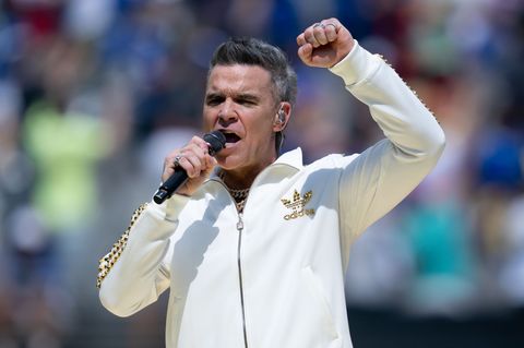 Robbie Williams überraschte seine Fans drei Wochen früher mit seinem neuen Album. (Archivbild) Foto: Sven Hoppe/dpa