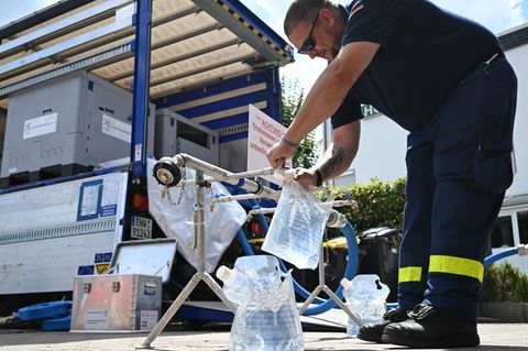 In Hessen stehen spezialisierte THW-Teams bereit, um Krankenhäuser und Wasserwerke am Laufen zu halten. (Archivbild) Foto: Arne