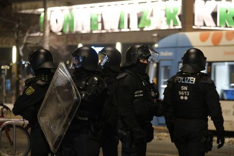 Rivalisierende Linksextremisten wollen in Leipzig demonstrieren. (Archivbild) Foto: Sebastian Willnow/dpa