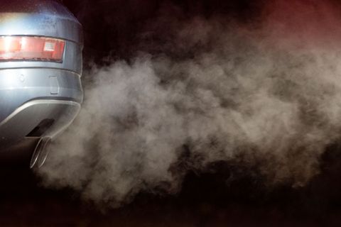 Bei den 2025 in Deutschland zugelassenen Neuwagen war der C02-Ausstoß im Schnitt deutlich niedriger als vor einem Jahr. (Archivb