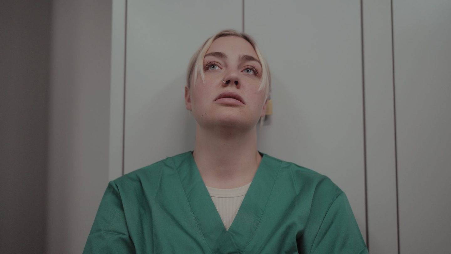 Pflegerin Jenny arbeitet in einem körperlich sehr fordernden Job.