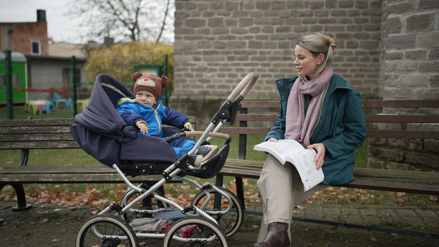 Carolin studiert Medizin. Aktuell ist sie finanziell von ihrem Ehemann abhängig, doch das möchte die zweifache Mutter ändern.