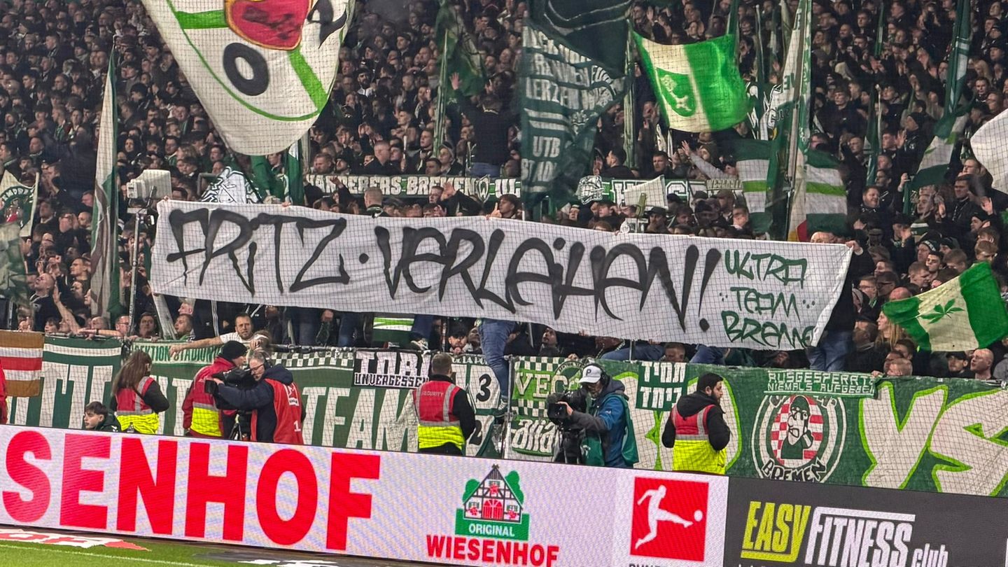 Spott der Werder-Fans gegen Sportchef Clemens Fritz: "Fritz verleihen" Foto: ---/nordphoto GmbH/dpa