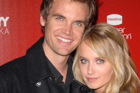 Tyler Hilton und Megan Park waren seit 2006 liiert und seit 2015 verheiratet. Sie haben zwei Kinder.