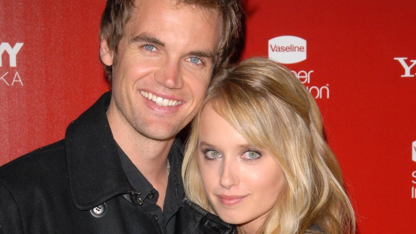 Tyler Hilton und Megan Park waren seit 2006 liiert und seit 2015 verheiratet. Sie haben zwei Kinder.
